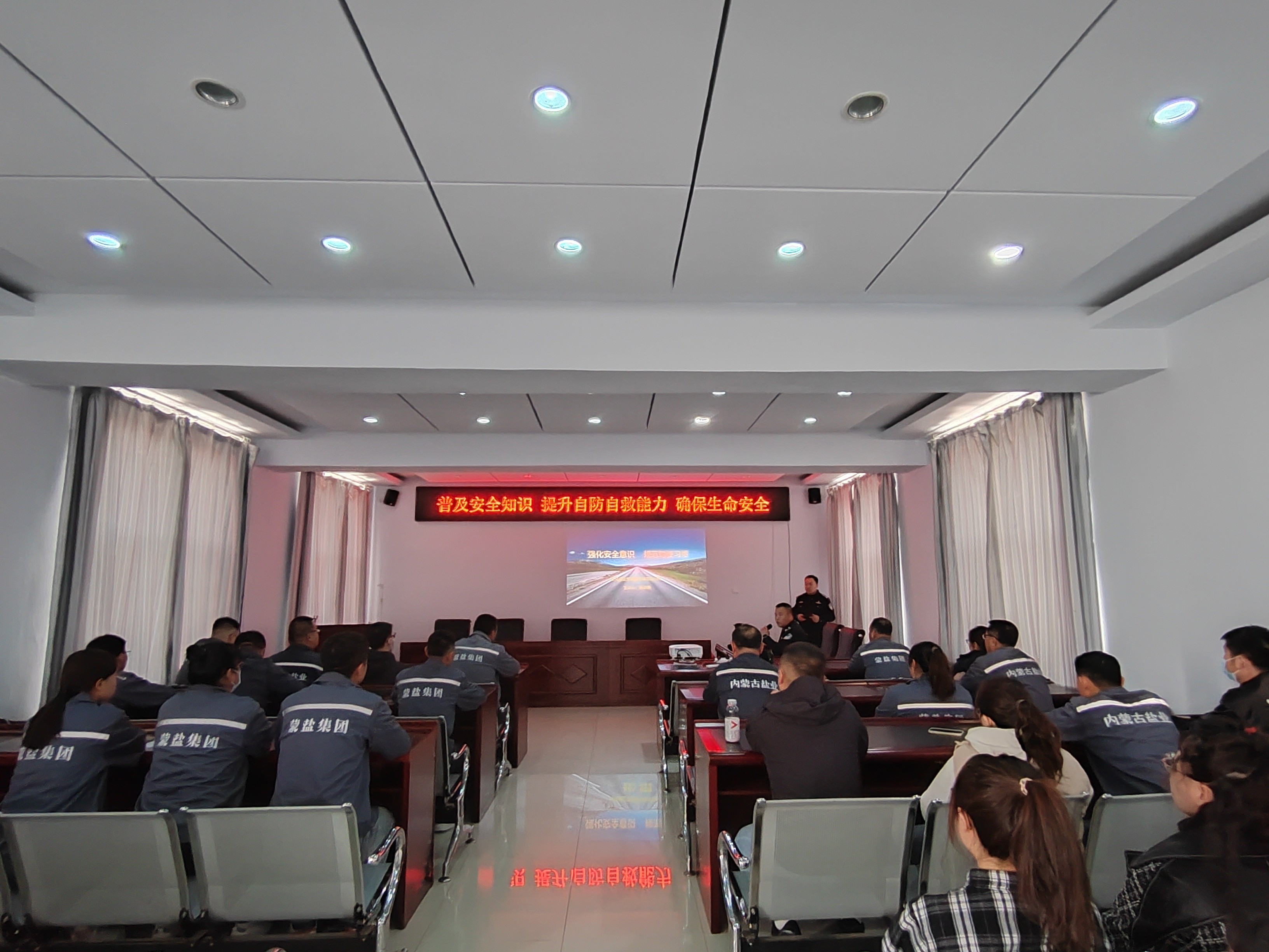 菠菜大全(中国)与额吉淖尔派出所联合举办安全知识宣讲 共筑国家安全防线